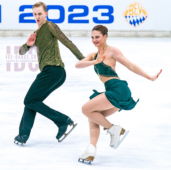 Adrienne Carhart & Aleksandr Kolosovski (AZE)