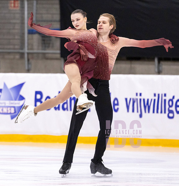 Viktoriia Azroian & Artur Gruzdev (ARM)