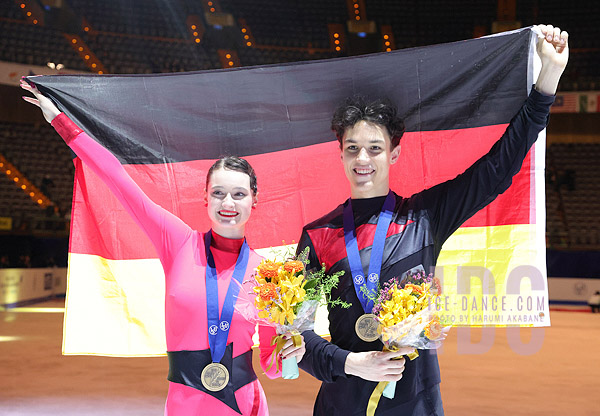 Bronze - Darya Grimm & Michail Savitskiy (GER)