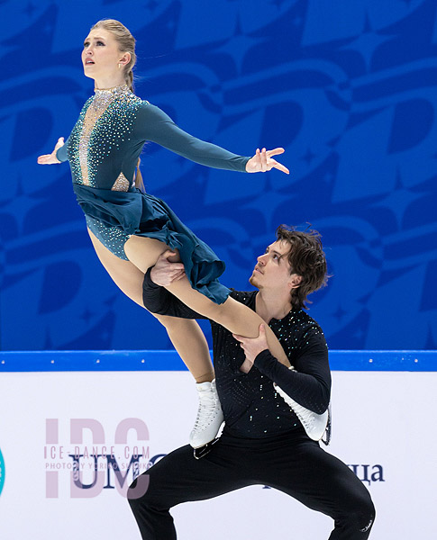 Alicia Fabbri & Paul Ayer (CAN)