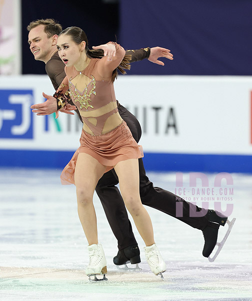 Gaukhar Nauryzova & Boyisangur Datiev (KAZ)