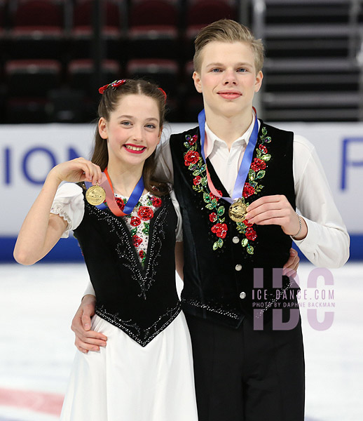 Marian Carhart & Denis Bledsoe (gold)