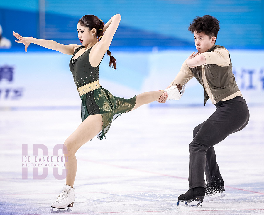 Zixi Xiao & Linghao He