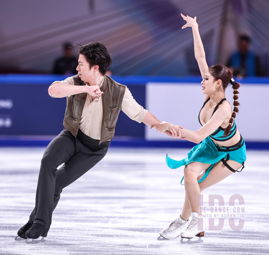 Zixi Xiao & Linghao He (CHN)