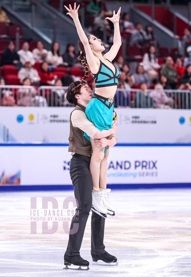 Zixi Xiao & Linghao He (CHN)