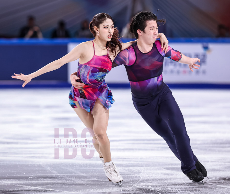 Zixi Xiao & Linghao He (CHN)