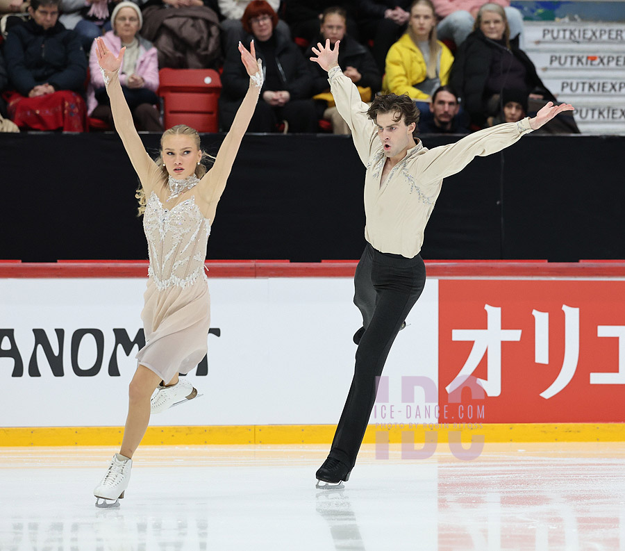 Phebe Bekker & James Hernandez (GBR)