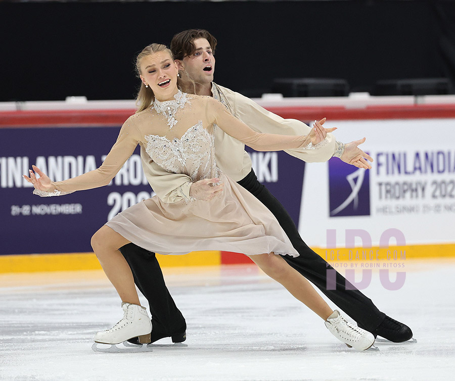 Phebe Bekker & James Hernandez (GBR)