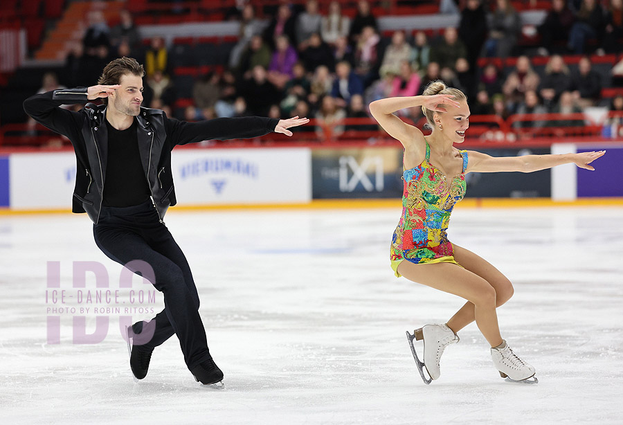 Phebe Bekker & James Hernandez (GBR)