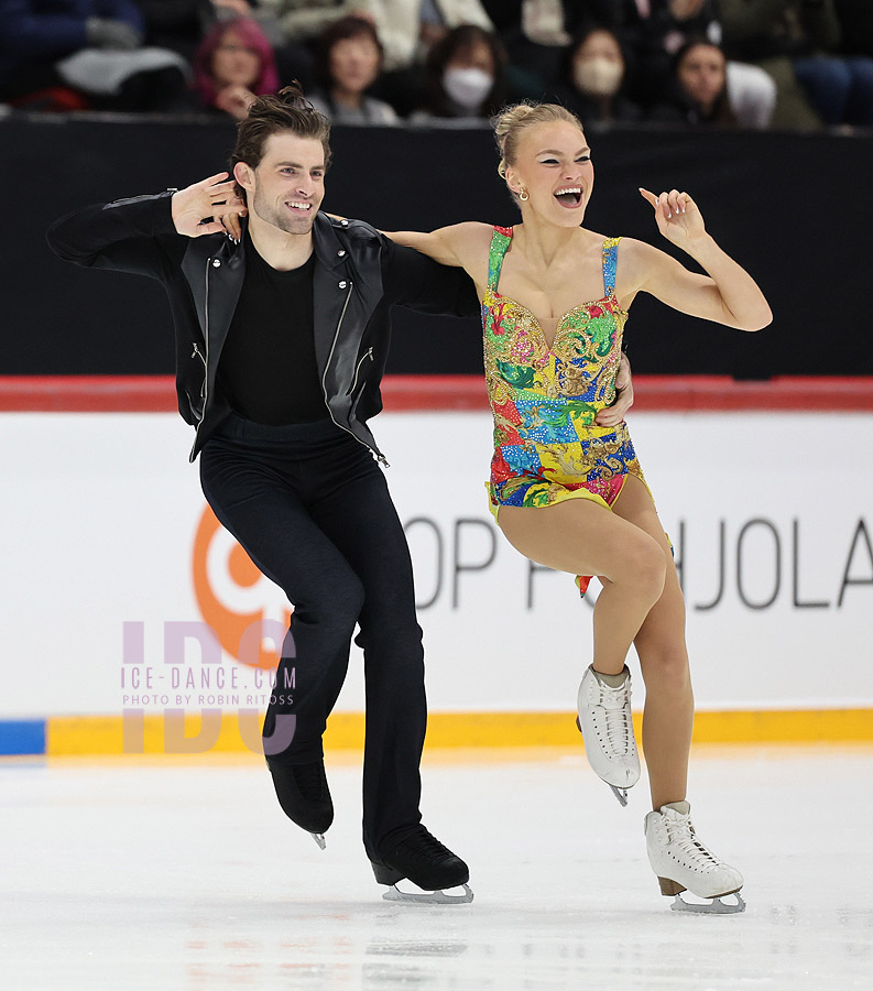 Phebe Bekker & James Hernandez (GBR)