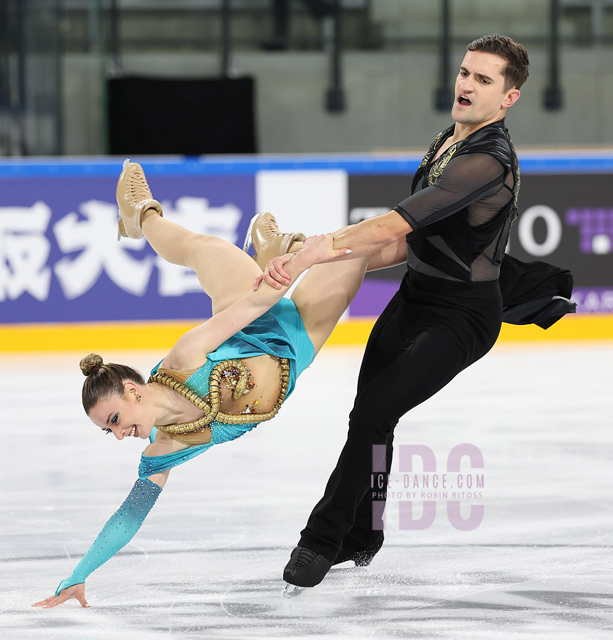 Marie-Jade Lauriault & Romain Le Gac (CAN)