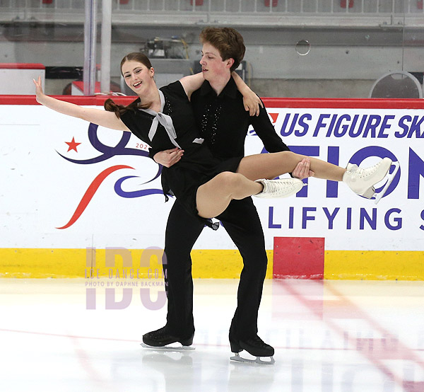 Vanessa Hollis & Evan Hollis