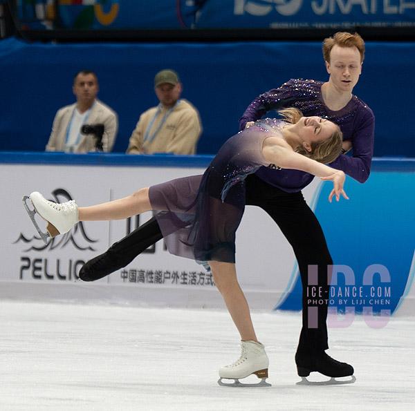 Kristina Dobroserdova & Alessandro Pellegrini (ARM)