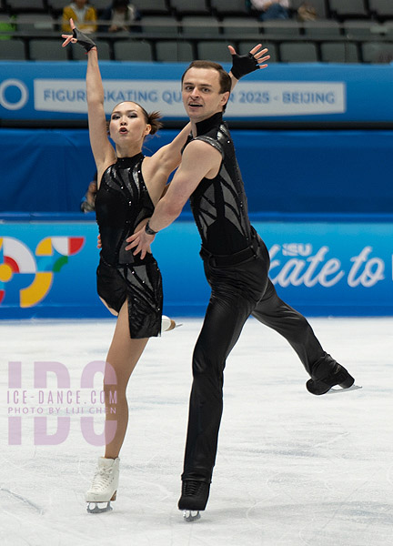 Gaukhar Nauryzova & Boyisangur Datiev (KAZ)