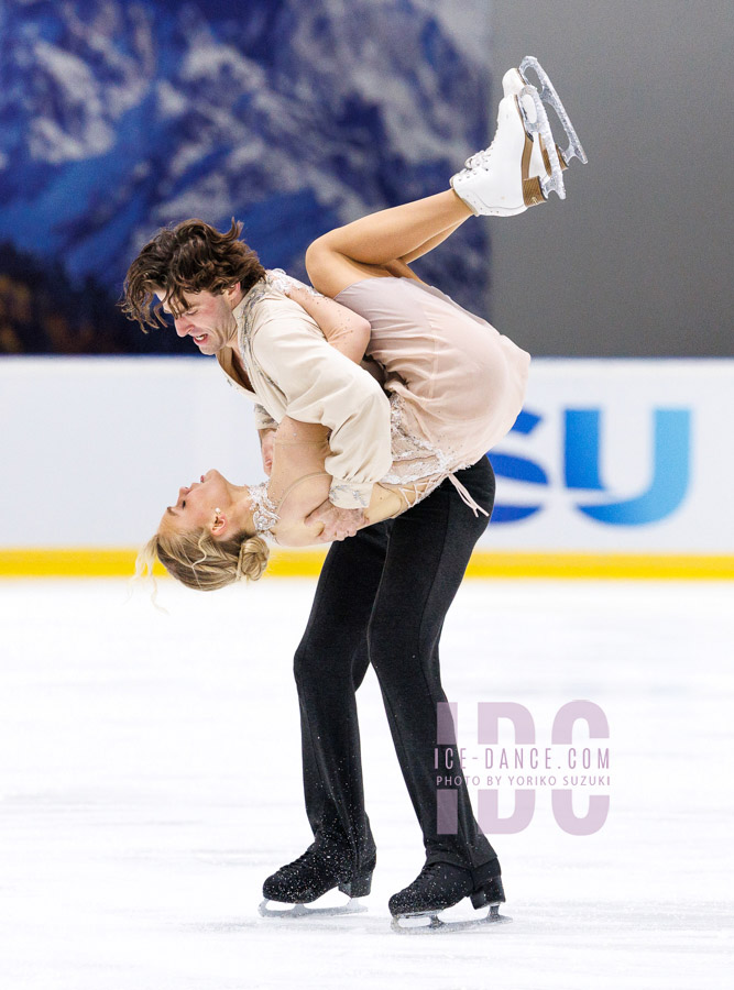Phebe Bekker & James Hernandez (GBR)