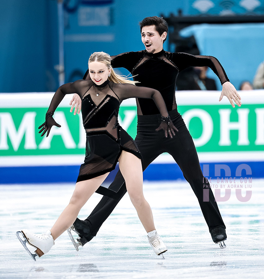 Lily Hensen & Nathan Lickers (CAN)