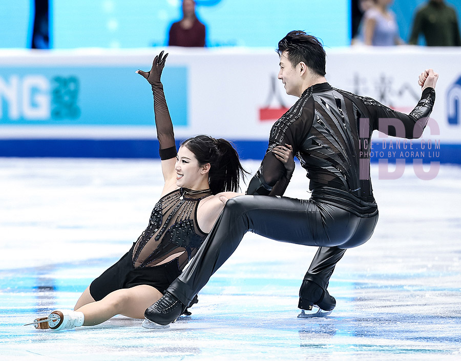 Shiyue Wang & Xinyu Liu (CHN)