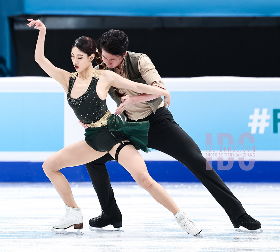 Zixi Xiao & Linghao He (CHN)