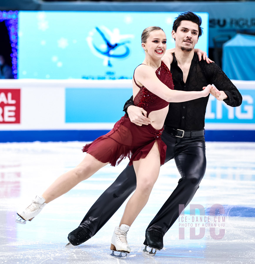 Lily Hensen & Nathan Lickers (CAN)