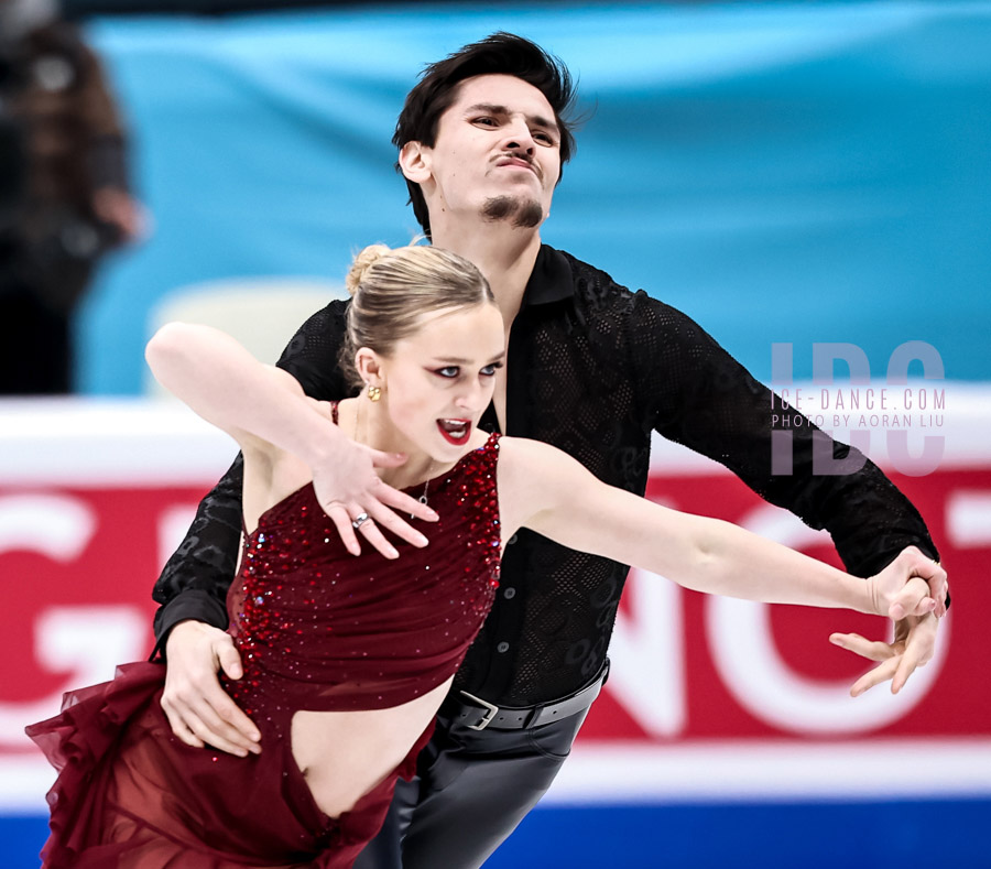 Lily Hensen & Nathan Lickers (CAN)