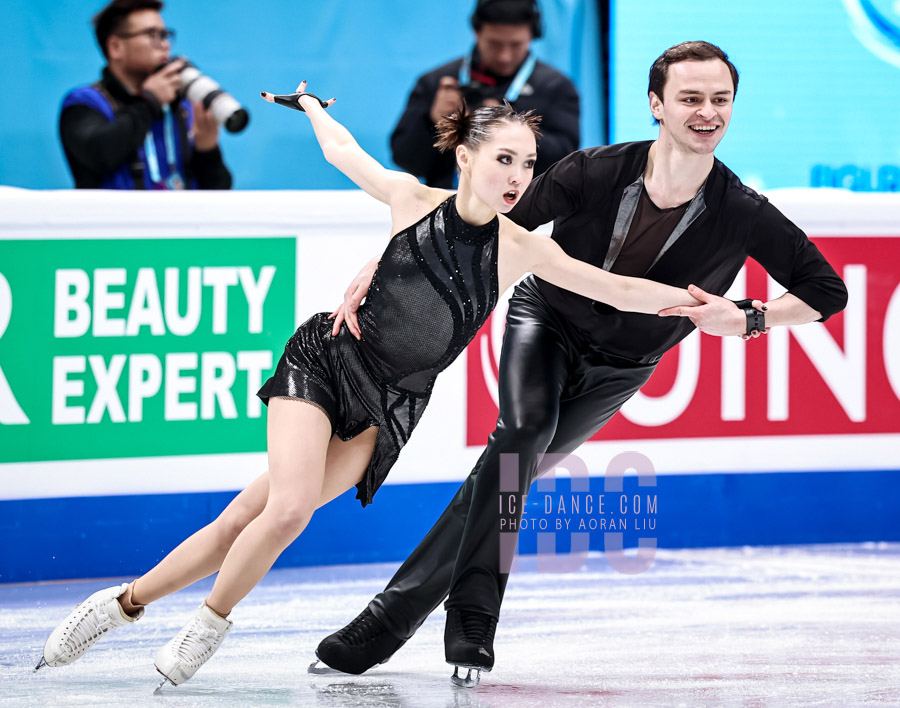 Gaukhar Nauryzova & Boyisangur Datiev (KAZ)
