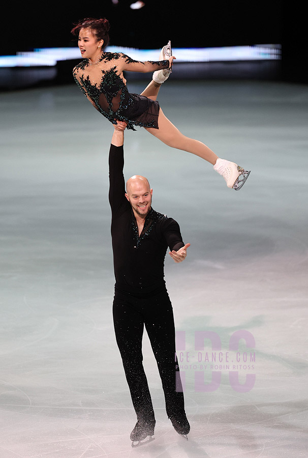 Ellie Kam & Danny O'Shea