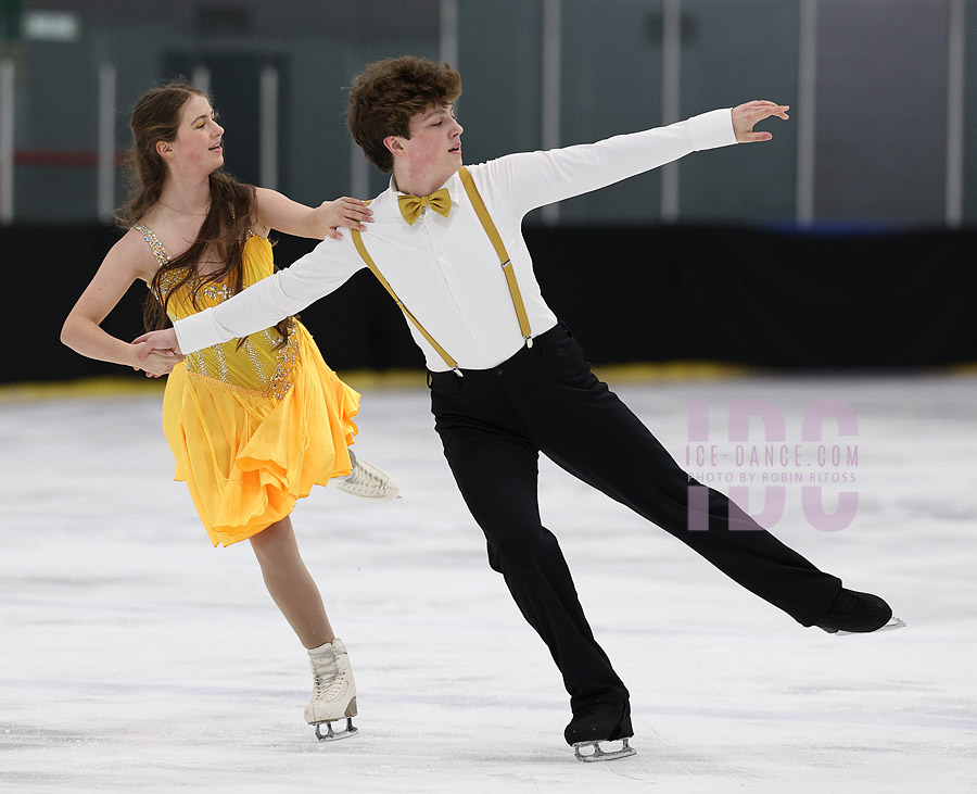 Vanessa Hollis & Evan Hollis