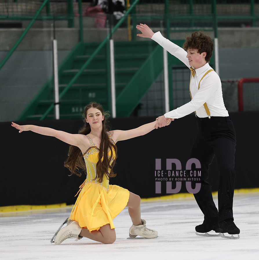 Vanessa Hollis & Evan Hollis