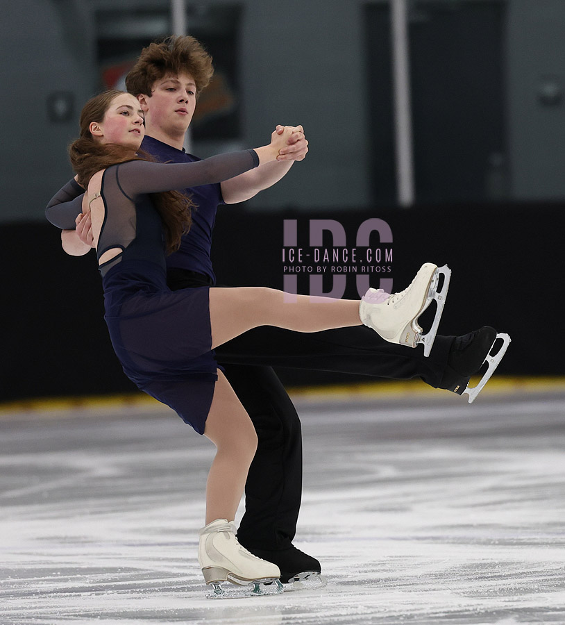 Vanessa Hollis & Evan Hollis