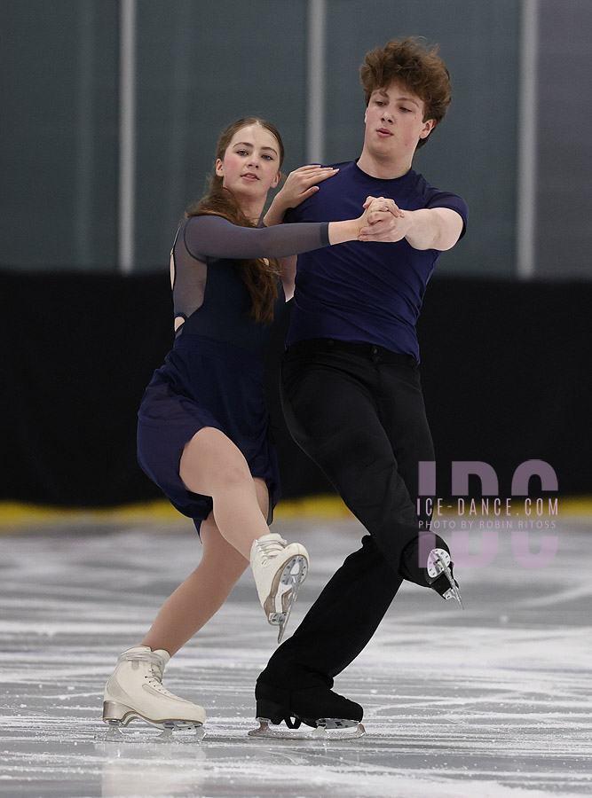 Vanessa Hollis & Evan Hollis