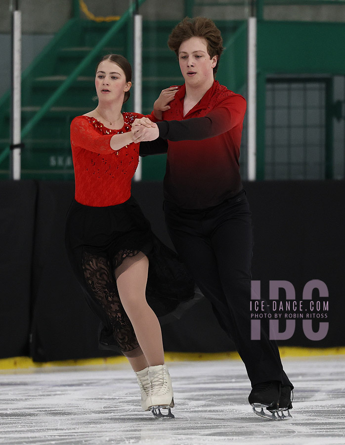 Vanessa Hollis & Evan Hollis