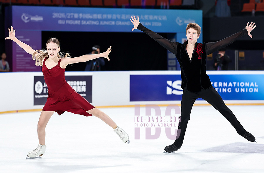 Mariia Fefelova & Artem Valov (AIN2)