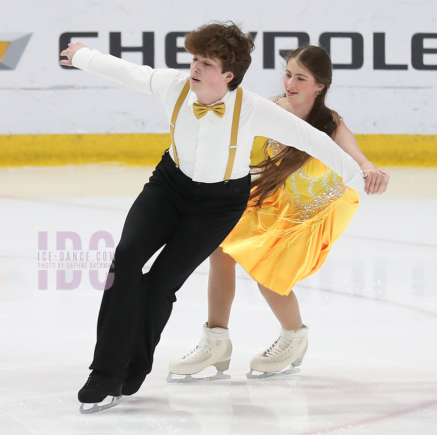 Vanessa Hollis & Evan Hollis