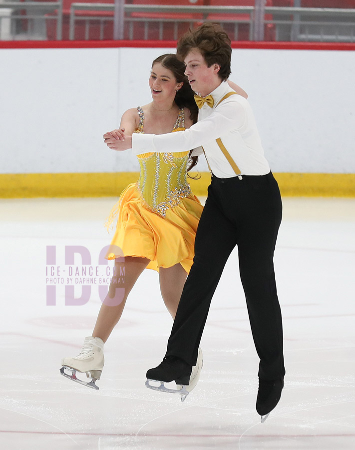 Vanessa Hollis & Evan Hollis