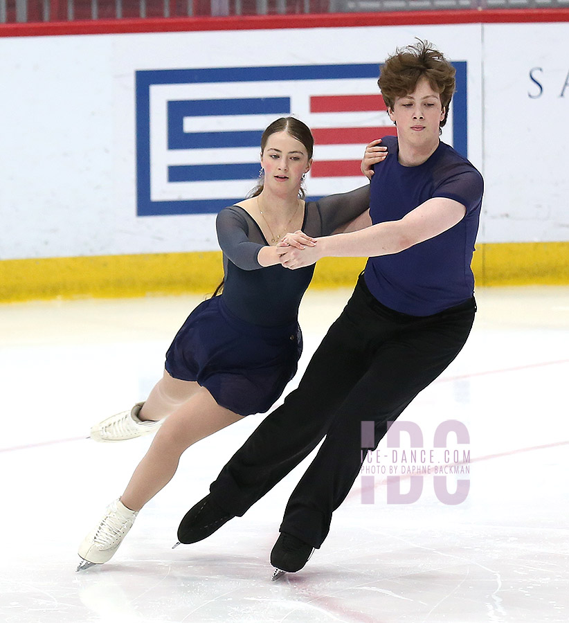 Vanessa Hollis & Evan Hollis