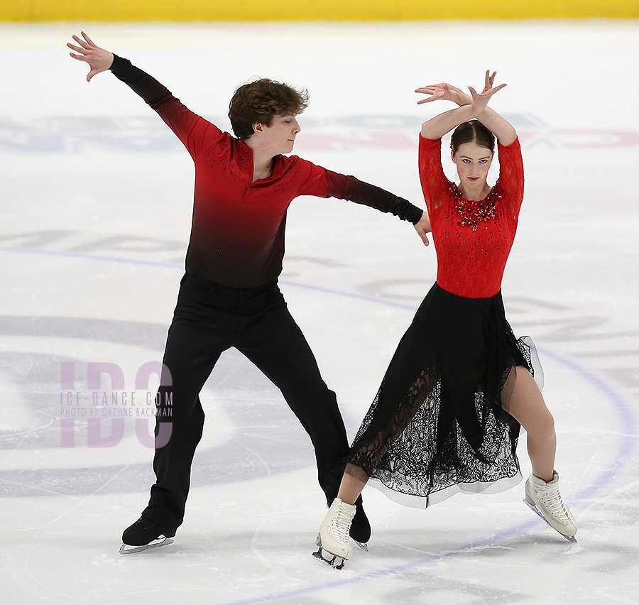 Vanessa Hollis & Evan Hollis