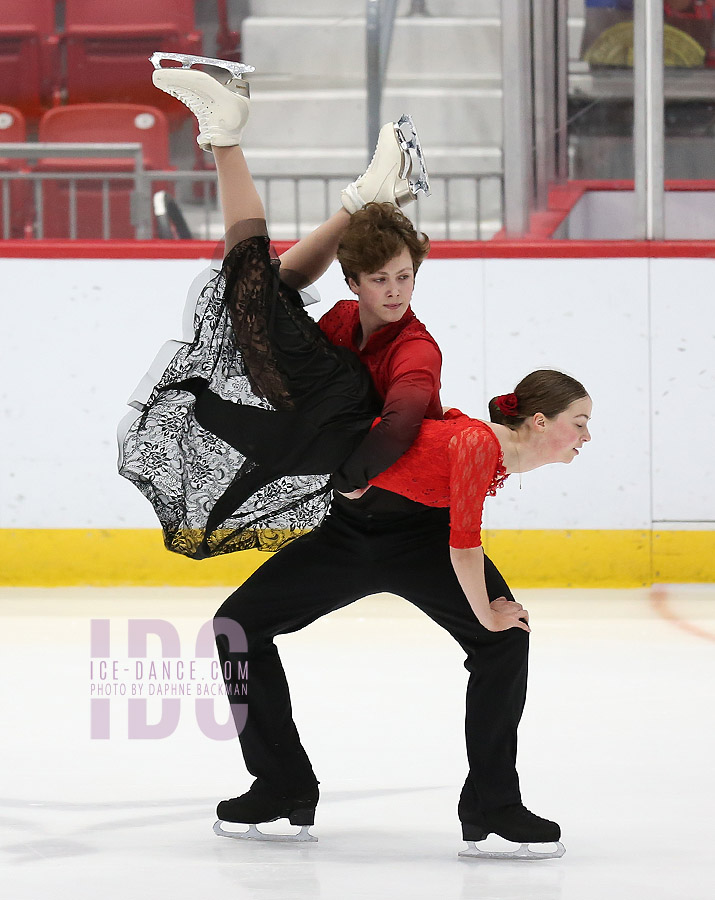 Vanessa Hollis & Evan Hollis