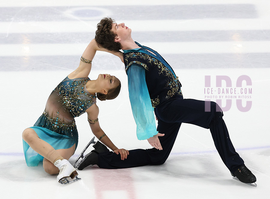 Sophia Feige & Wiles Middlekauff (USA)