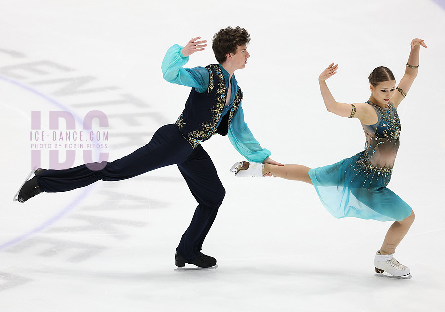 Sophia Feige & Wiles Middlekauff (USA)