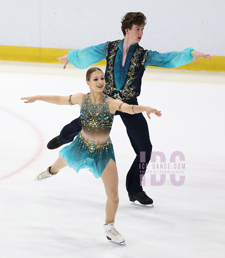 Sophia Feige & Wiles Middlekauff (USA)