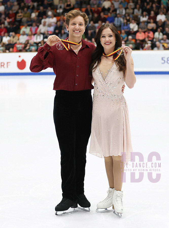 Christina Carreira & Anthony Ponomarenko (USA)