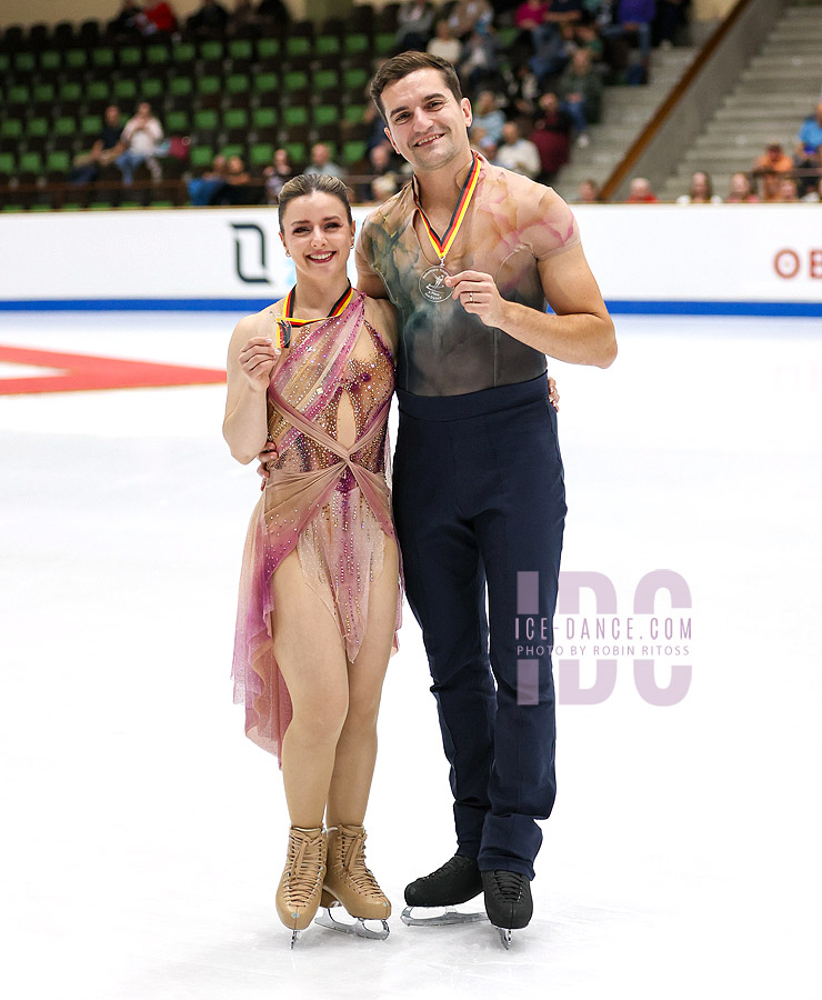 Marie-Jade Lauriault & Romain Le Gac (FRA)
