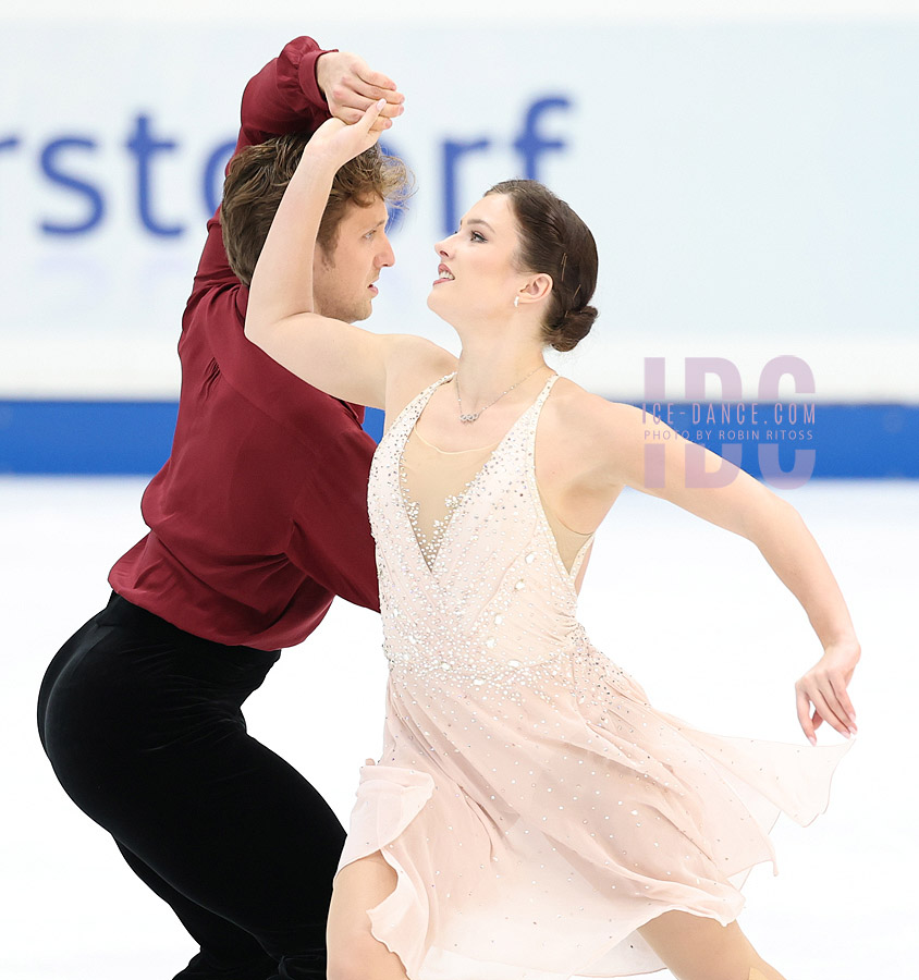 Christina Carreira & Anthony Ponomarenko (USA)
