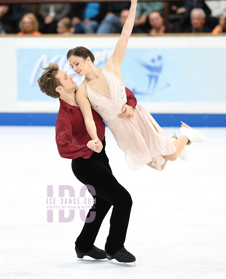 Christina Carreira & Anthony Ponomarenko (USA)