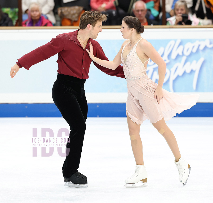 Christina Carreira & Anthony Ponomarenko (USA)