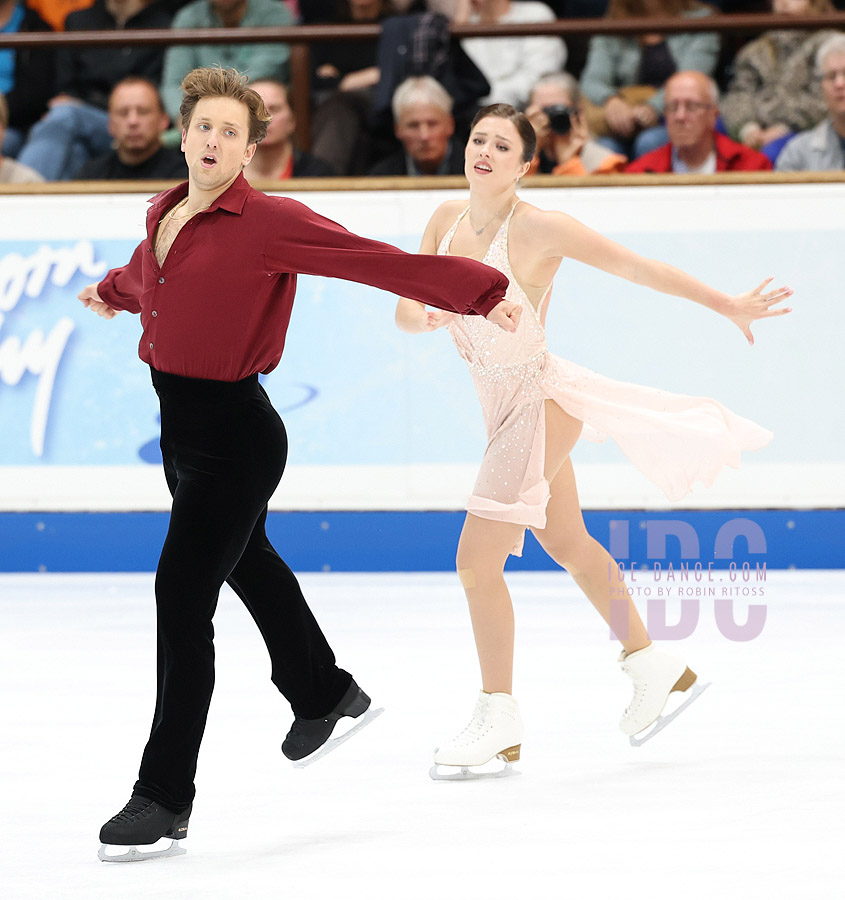Christina Carreira & Anthony Ponomarenko (USA)