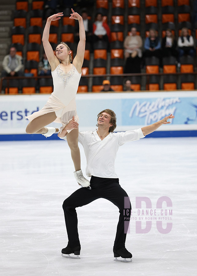 Leah Neset & Artem Markelov (USA)
