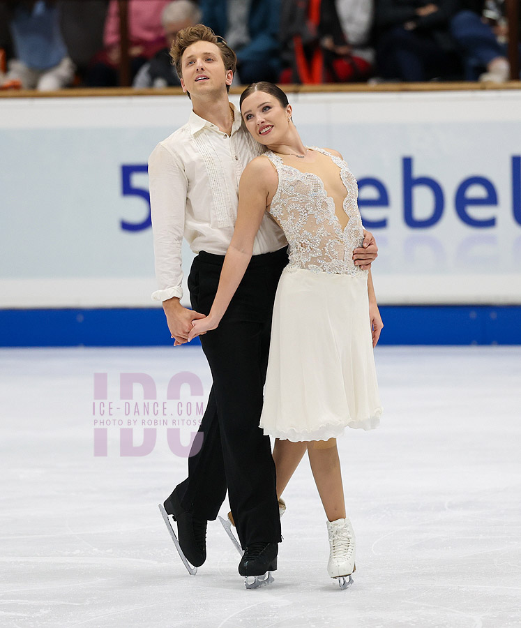 Christina Carreira & Anthony Ponomarenko (USA)