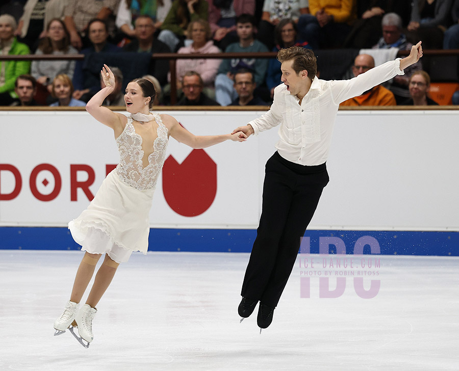 Christina Carreira & Anthony Ponomarenko (USA)