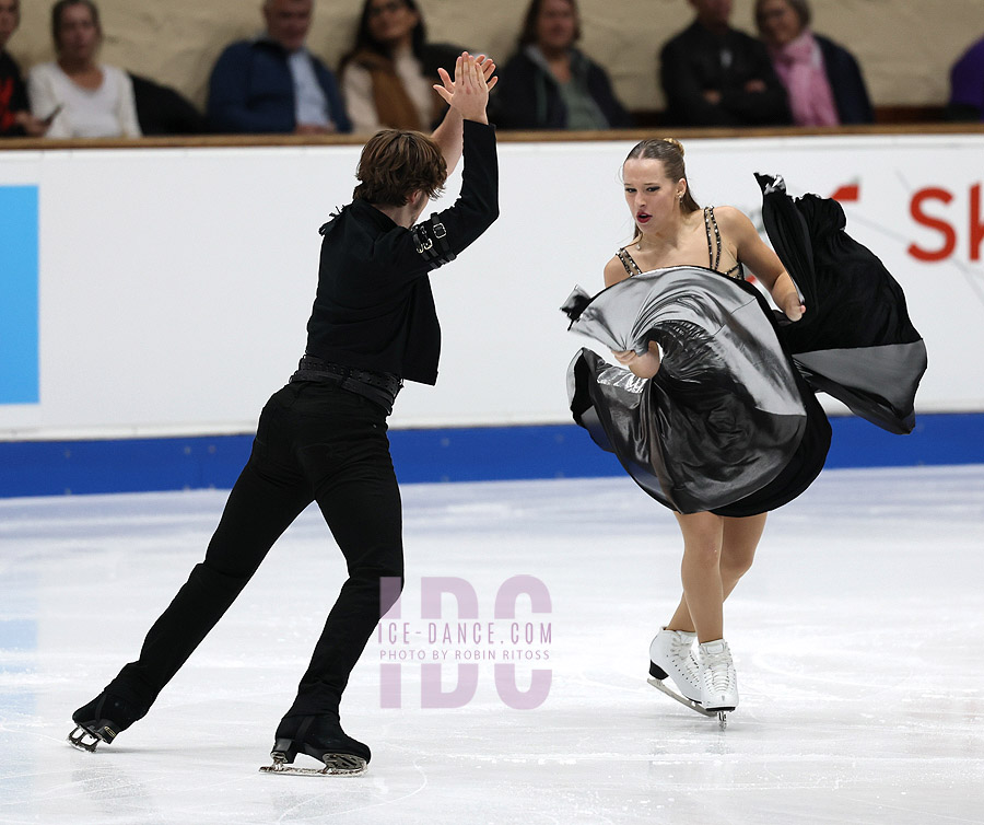 Layla Veillon & Alexander Brandys (CAN)	